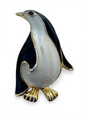 Vintage Penguin Brooch Black White Enamel Bird Pin Gold Tone Rhinestone Eye
